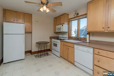 81 Savoy Place 2nd Floor #2nd Floor, Prospect Park, NJ 07508 - Photo 8