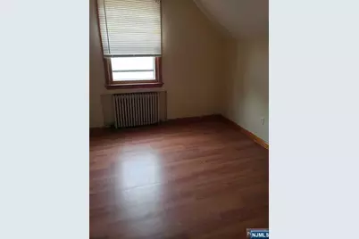 85 Linden Avenue, Elmwood Park, NJ 07407 - Photo 8