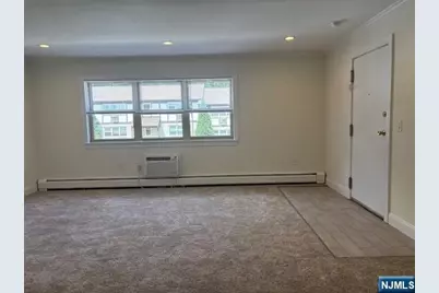 117 Treetop 11 #11, Bloomingdale, NJ 07403 - Photo 4