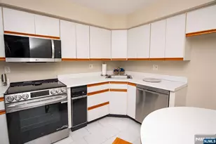 507 Windsor Dr 107, Palisades Park, NJ 07650 - Photo 8