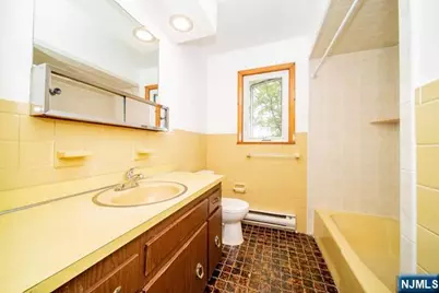 20 Lafayette Street, Little Ferry, NJ 07643 - Photo 8