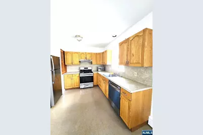 438 Columbia Avenue 2 Fl #2 FL, Cliffside Park, NJ 07010 - Photo 2