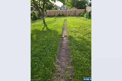 33 Livingston Avenue, Lyndhurst Township, NJ 07071 - Photo 24