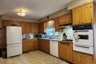 33 Livingston Ave, Lyndhurst Township, NJ 07071 - Photo 8