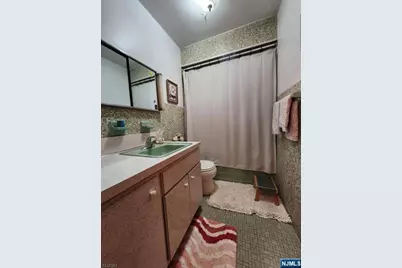 33 Livingston Avenue, Lyndhurst Township, NJ 07071 - Photo 14