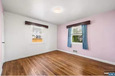10 Greenwich Street, Bergenfield, NJ 07621 - Photo 4