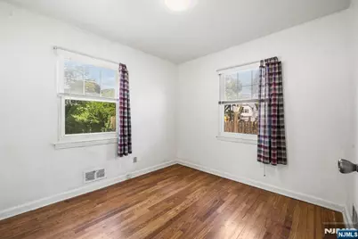 10 Greenwich Street, Bergenfield, NJ 07621 - Photo 8