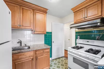 10 Greenwich Street, Bergenfield, NJ 07621 - Photo 12