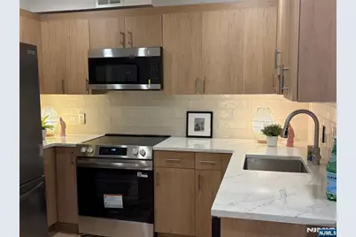 627 Valley Road E #E, Montclair, NJ 07043 - Photo 8