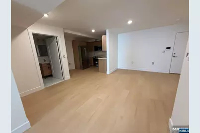 627 Valley Road E #E, Montclair, NJ 07043 - Photo 4