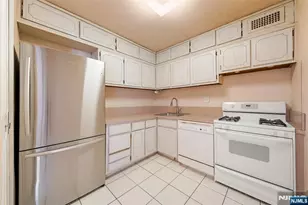 2100 Linwood 17C, Fort Lee, NJ 07024 - Photo 4