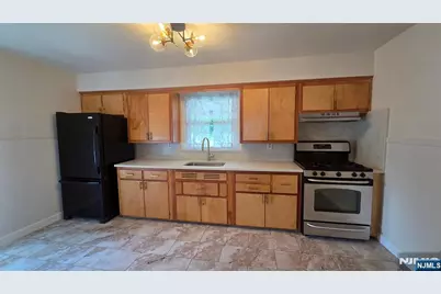 122 Westview Avenue, Paramus, NJ 07652 - Photo 4