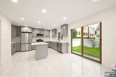 157 English Street, Fort Lee, NJ 07024 - Photo 8