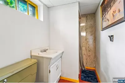 425 Beech Avenue, Paramus, NJ 07652 - Photo 26
