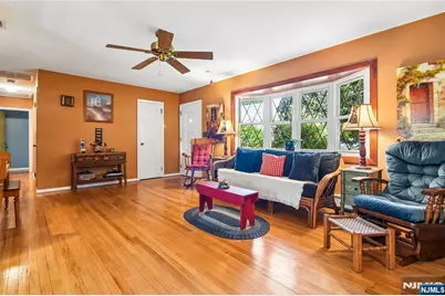 425 Beech Avenue, Paramus, NJ 07652 - Photo 8