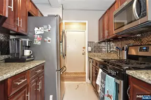 25 Grand Ave 2J, Hackensack, NJ 07601 - Photo 20