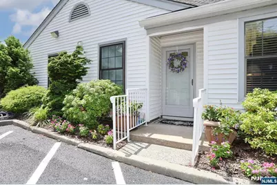 73 Konight Court, Mahwah, NJ 07430 - Photo 2