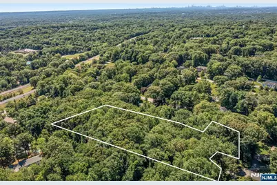 10 Deerfield Drive, Woodcliff Lake, NJ 07677 - Photo 4