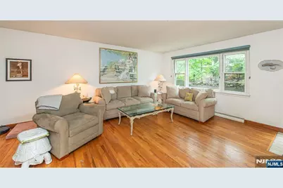 16 Pennsylvania Avenue, Montvale, NJ 07645 - Photo 10