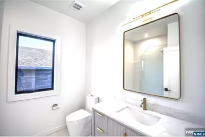 35 Henry Avenue 2nd Floor #2nd Floor, Palisades Park, NJ 07650 - Photo 12