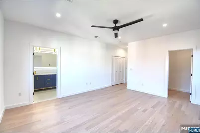 35 Henry Avenue 2nd Floor #2nd Floor, Palisades Park, NJ 07650 - Photo 18