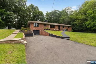 49 Dogwood Drive, Oakland, NJ 07436 - Photo 2