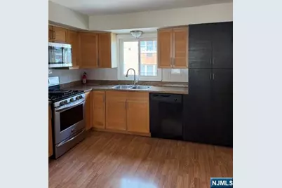 599 Boulevard 1 #1, Hasbrouck Heights, NJ 07604 - Photo 6