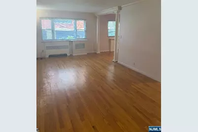 201 Oakdene Place C00E2 #C00E2, Cliffside Park, NJ 07010 - Photo 4
