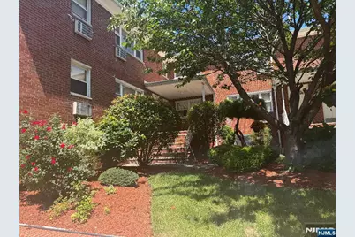 201 Oakdene Place C00E2 #C00E2, Cliffside Park, NJ 07010 - Photo 2