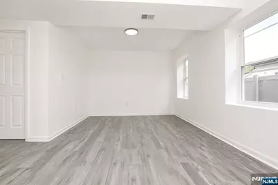 131 Lindsley Place, East Orange, NJ 07017 - Photo 8