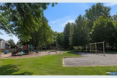 111 Ramille Court, Paramus, NJ 07652 - Photo 8