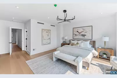 1015 Kingsland Lane, Fort Lee, NJ 07024 - Photo 20