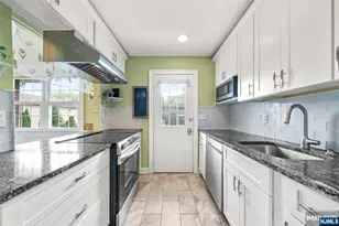 122 Parkview Dr 7, Teaneck Township, NJ 07666 - Photo 8