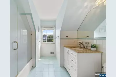 122 Parkview Drive 7 #7, Teaneck Township, NJ 07666 - Photo 12