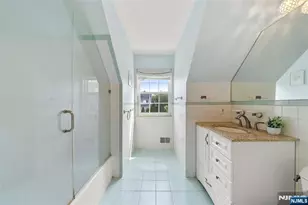122 Parkview Dr 7, Teaneck Township, NJ 07666 - Photo 12