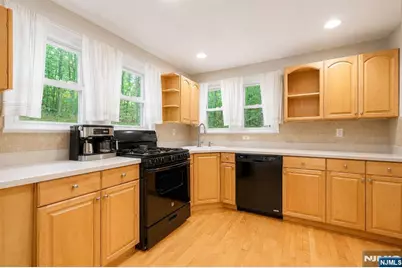90 Highland Street, Park Ridge, NJ 07656 - Photo 12
