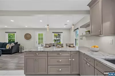 60 Moore Avenue, Waldwick, NJ 07463 - Photo 4