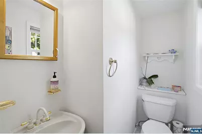 11 Monroe Avenue, Roseland, NJ 07068 - Photo 22