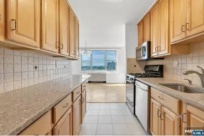 2000 Linwood Avenue 7K #7K, Fort Lee, NJ 07024 - Photo 12