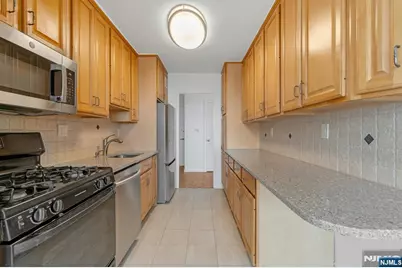 2000 Linwood Avenue 7K #7K, Fort Lee, NJ 07024 - Photo 10