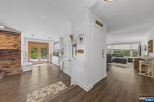 7 Commanche Trail, Oakland, NJ 07436 - Photo 2
