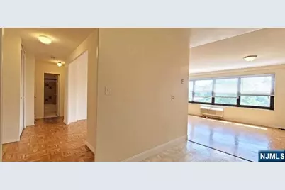 2348 Linwood Avenue 4M #4M, Fort Lee, NJ 07024 - Photo 2