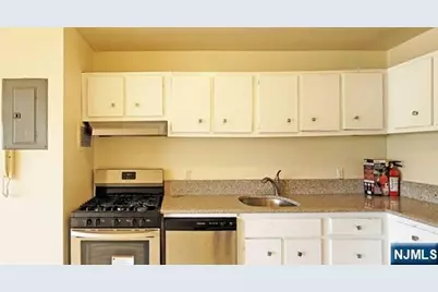 2348 Linwood Avenue 4M #4M, Fort Lee, NJ 07024 - Photo 10