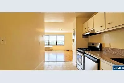 2348 Linwood Avenue 4M #4M, Fort Lee, NJ 07024 - Photo 8