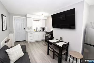 136 Stefanic Avenue 2 #2, Elmwood Park, NJ 07407 - Photo 4