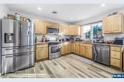 386A Park Avenue, Fairview, NJ 07022 - Photo 10