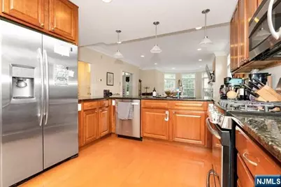 25 E Linden Avenue, Englewood, NJ 07631 - Photo 12