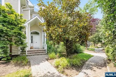 25 E Linden Avenue, Englewood, NJ 07631 - Photo 2