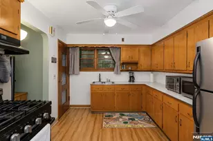 340 Saddle River Rd, Saddle Brook Township, NJ 07663 - Photo 18