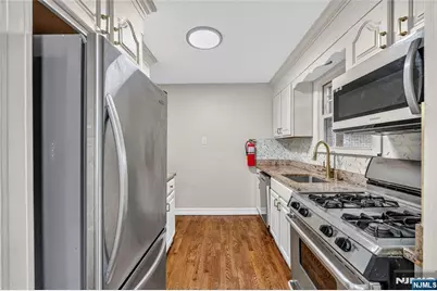 427 Kennedy Drive, Fairview, NJ 07022 - Photo 10